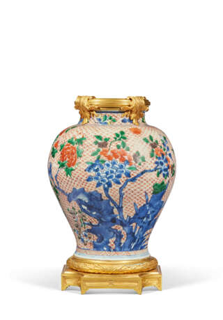 A WUCAI 'FLORAL' JAR - Foto 1