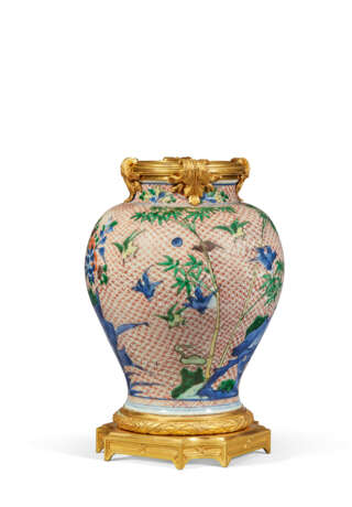 A WUCAI 'FLORAL' JAR - photo 3