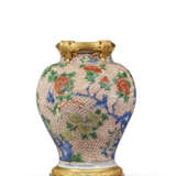 A WUCAI 'FLORAL' JAR - фото 5