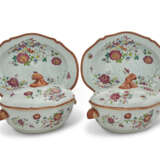 A PAIR OF FAMILLE ROSE 'FLORAL' OVAL TUREENS, COVERS AND STANDS - фото 2