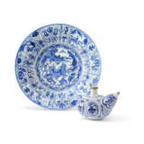 A LARGE BLUE AND WHITE 'KRAAK' CHARGER AND A BLUE AND WHITE KENDI - photo 1