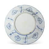 A LARGE BLUE AND WHITE 'KRAAK' CHARGER AND A BLUE AND WHITE KENDI - photo 5