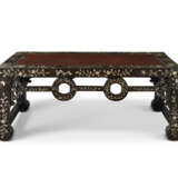 A MOTHER-OF-PEARL-INLAID LACQUERED WOOD AND LACQUER TABLE - фото 2