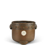 A BRONZE 'RUYI' TRIPOD CENSER - photo 2