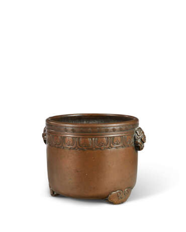 A BRONZE 'RUYI' TRIPOD CENSER - фото 3