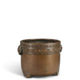 A BRONZE 'RUYI' TRIPOD CENSER - фото 4