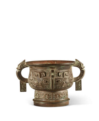 AN ARCHAISTIC BRONZE TWIN-HANDLED CENSER, GUI - фото 1