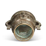 AN ARCHAISTIC BRONZE TWIN-HANDLED CENSER, GUI - photo 6