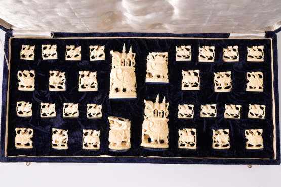 32 Figuren eines Schachspiels aus Elfenbein - photo 1