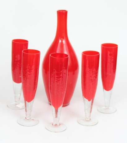 Red glass decanter with five glasses Verre Mid-20th century - photo 1