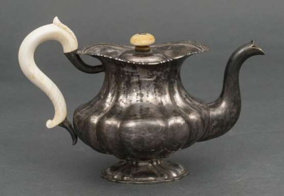 Silver coffe pot with bone handle Серебро Early 19th century г. - фото 2