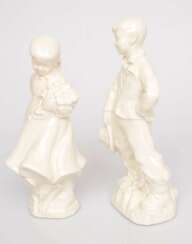 Paire de figurines en porcelaine Fille et gar&ccedil;on 