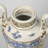 Porcelain vaseurn with lid Porcelain Early 19th century - photo 3