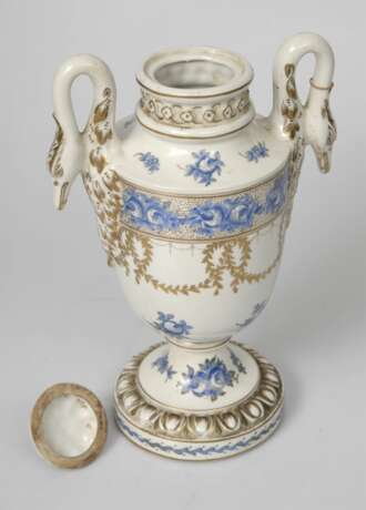 Porcelain vaseurn with lid Porcelain Early 19th century - photo 4