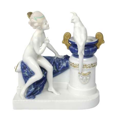 Figurine en porcelaine Fille nue avec un perroquet Porcelaine Early 20th century - photo 1