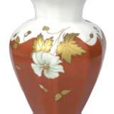 Vase en porcelaine peinte Porcelaine Early 20th century - photo 1