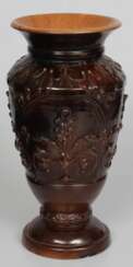 Vase en c&eacute;ramique avec motif folklorique 