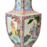 Vase chinois en porcelaine peinte Porcelaine 18th century - photo 1