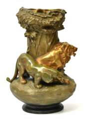 Vase Art Nouveau autrichien avec des lions 