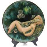 Керамическая тарелка Дама с розами Керамика Mid-20th century г. - фото 1