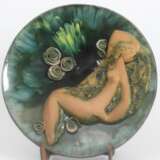 Керамическая тарелка Дама с розами Керамика Mid-20th century г. - фото 2