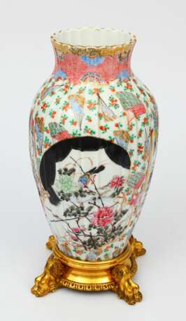 Фарфоровая ваза на бронзовой основе Фарфор 19th century г. - фото 1