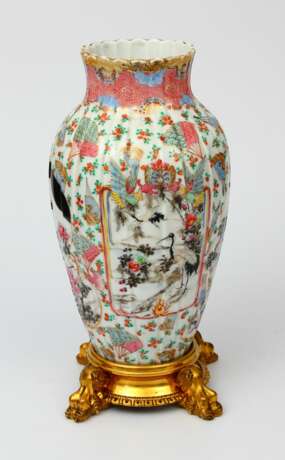 Vase en porcelaine sur socle en bronze Porcelaine 19th century - photo 6