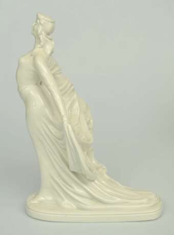 Figurine en porcelaine ``Princesse g&eacute;orgienne Tamara`` Porcelaine Mid-20th century - photo 3