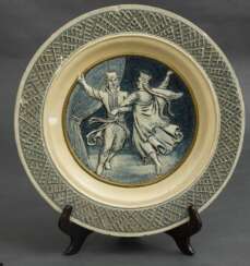 Керамическая тарелка `Народная танцовщица` 