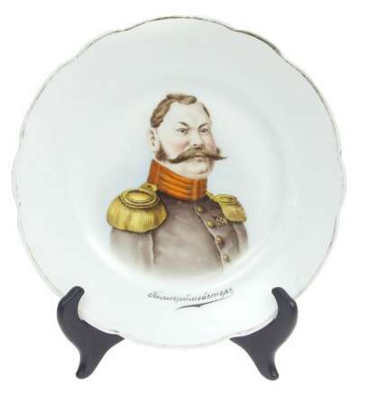 Porcelain plates (3 pcs.) - Policeman Selifan Box Porcelain Early 20th century - photo 3