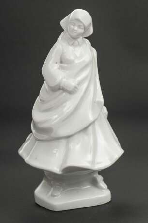 Figurine en porcelaine Femme de m&eacute;nage - Fille en costume folklorique Porcelaine Mid-20th century - photo 1