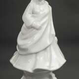 Figurine en porcelaine Femme de m&eacute;nage - Fille en costume folklorique Porcelaine Mid-20th century - photo 1