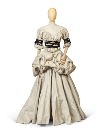 VIVIENNE WESTWOOD, `DRESSED TO SCALE` COLLECTION, AUTUMN-WINTER 1998 / 99 - фото 1