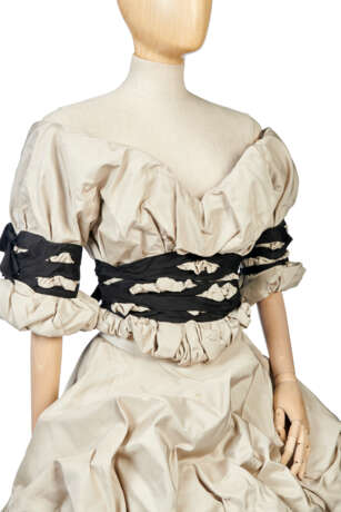 VIVIENNE WESTWOOD, `DRESSED TO SCALE` COLLECTION, AUTUMN-WINTER 1998 / 99 - фото 7