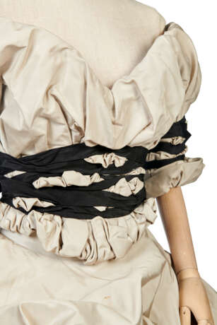 VIVIENNE WESTWOOD, `DRESSED TO SCALE` COLLECTION, AUTUMN-WINTER 1998 / 99 - фото 8