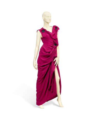 VIVIENNE WESTWOOD, `DRESSED TO SCALE` COLLECTION, SPRING-SUMMER 1998 / 99 - фото 6