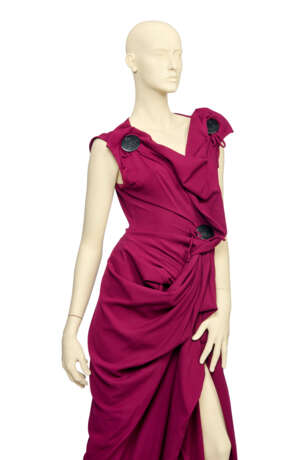 VIVIENNE WESTWOOD, `DRESSED TO SCALE` COLLECTION, SPRING-SUMMER 1998 / 99 - фото 12
