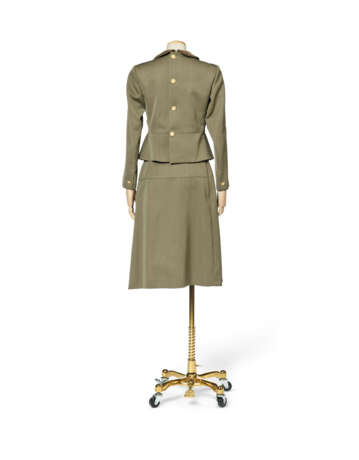 VIVIENNE WESTWOOD, `HARRIS TWEED` COLLECTION, AUTUMN-WINTER 1987 / 88 - photo 3
