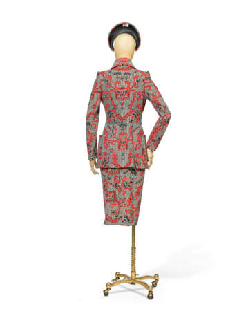 VIVIENNE WESTWOOD, `VIVE LA BAGATELLE` COLLECTION, SPRING-SUMMER 1997 - фото 3