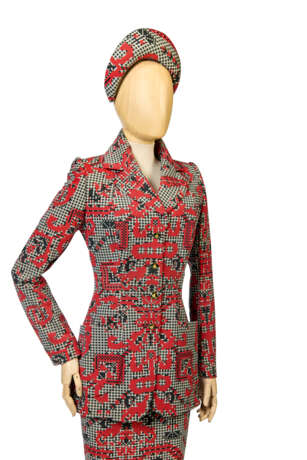 VIVIENNE WESTWOOD, `VIVE LA BAGATELLE` COLLECTION, SPRING-SUMMER 1997 - фото 8