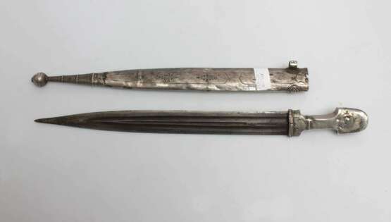 Серебряная кортика с серебряной ручкой и безелем Серебро Early 20th century г. - фото 3