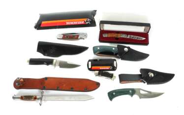 Sieben Messer 20./21. Jh., u. a. bez. Hand made, Browning, W…