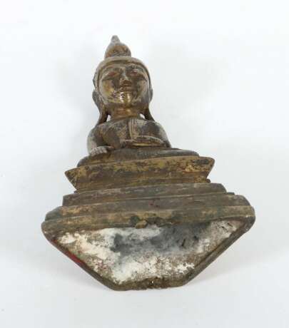 Sitzender Buddha Burma, 19. Jh., Bronze gefüllt, ornamentier… - фото 2