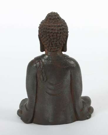 Buddha China, 19./20. Jh., Eisenguss, H: ca. 20 cm. Leicht k… - photo 3