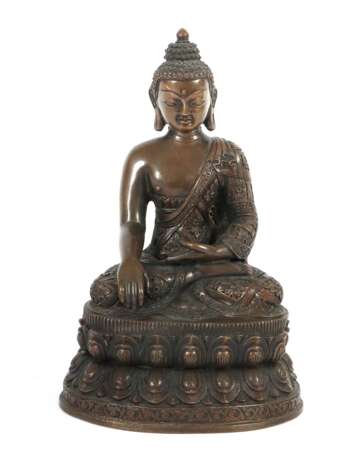 Gautama Buddha wohl China, 19./20. Jh., Bronze patiniert, fe… - photo 1