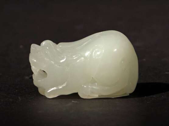 Fu-Hund China, Nephritjade, fein geschnitzt, L: ca. 3,4 cm.… - photo 1