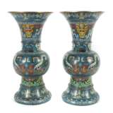 Jingtailan-Vasenpaar China, 1. Hälfte 20. Jh., Cloisonné, Me… - photo 1