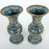 Jingtailan-Vasenpaar China, 1. Hälfte 20. Jh., Cloisonné, Me… - photo 2