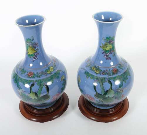 Vasenpaar China, wohl 19. Jh., Porzellan blau glasiert, die… - Foto 2