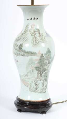 Vase als Lampe China, 1. Hälfte 20. Jh., Porzellan polychrom… - photo 2